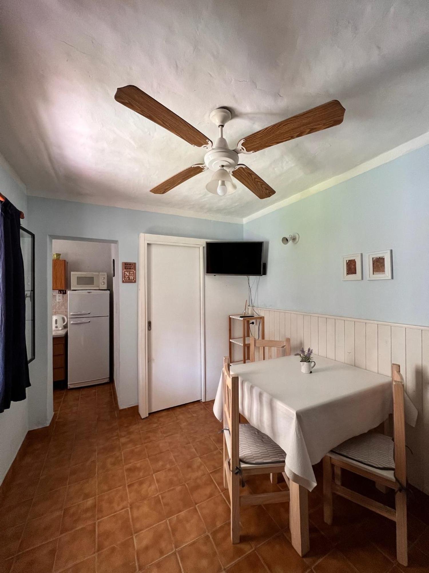 Hosteria Isabel Departamentos Y Habitaciones Con Bano Privado ラス・グルータス 部屋 写真